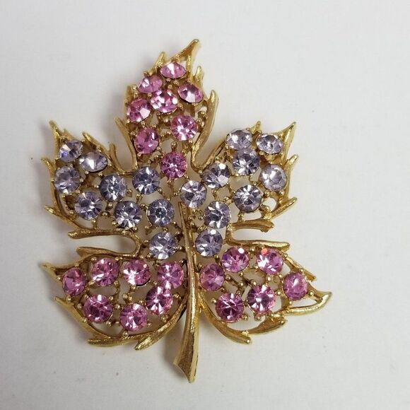Vintage Pink Purple Rhinestone Leaf Shape Brooch Pastel Gold Tone Setting Estate - Picture 2 of 6